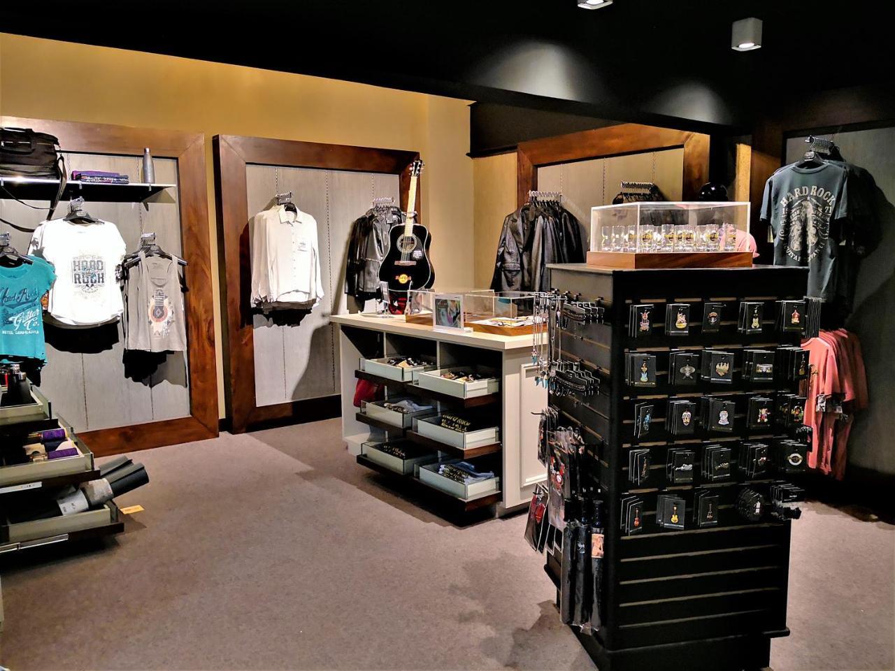 Hard Rock Hotel Guadalajara Zapopan Dış mekan fotoğraf The interior of the Harley-Davidson store in the Grand Country Hotel and Resorts